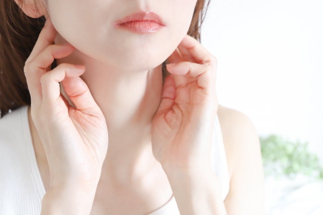 睡眠時ブラキシズムによる顎の痛みがある女性